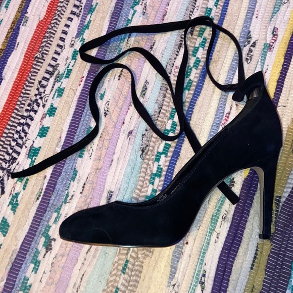 Black lace up heels - Picture 3 of 4